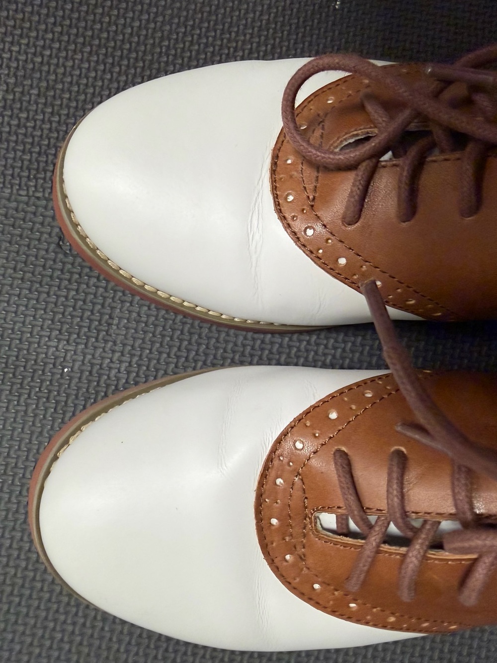 Eastland Women’s White and Brown Women's Flats! Size 8! Best Offer Accepted! 🤍🤎 - Picture 13 of 13